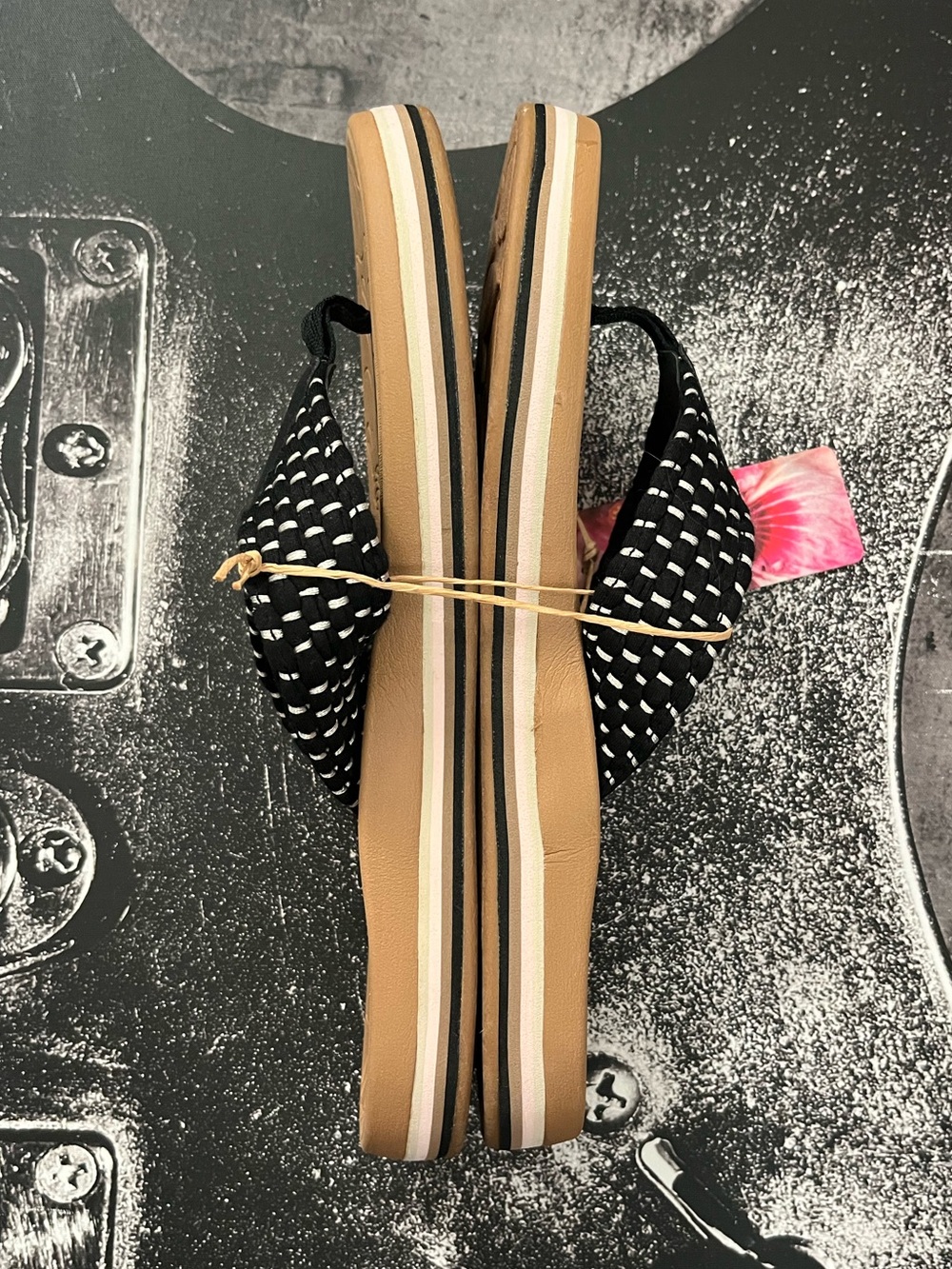 NWT Roxy Flip Flops - Picture 10 of 11